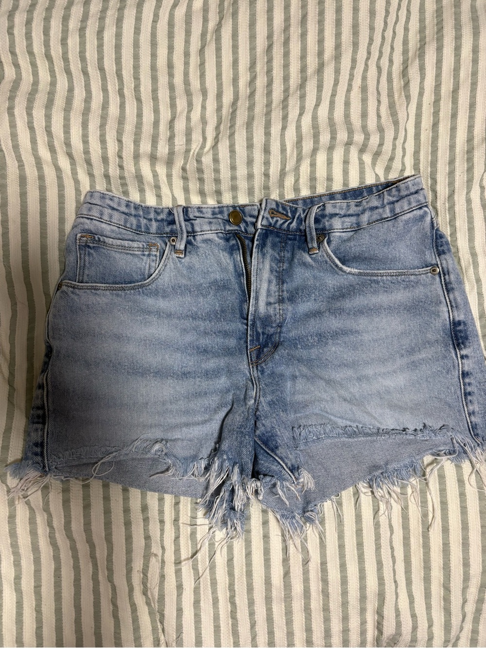 Good American size 8 - Light Wash Frayed Hem Denim Shorts